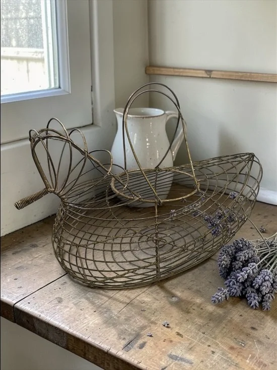 Vintage Primitive Wire Chicken Hen Shaped Egg Basket W/ Handles Farmhouse Decor - Picture 2 of 10